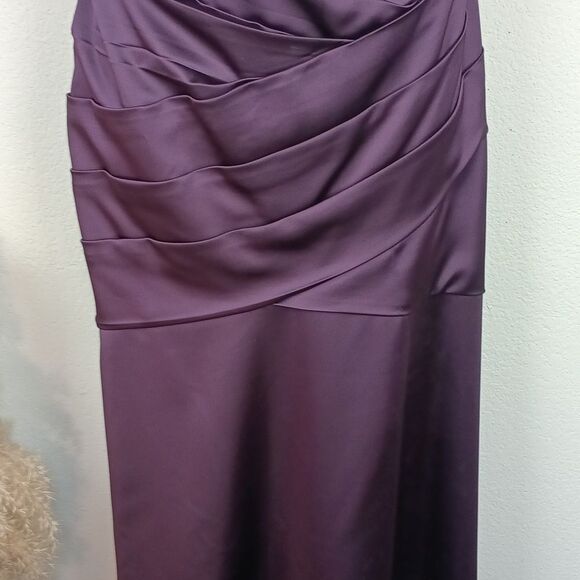 David's Bridal Deep Purple Satin V Neck Ruched Sleeveless Gown sz 10 - Picture 7 of 13